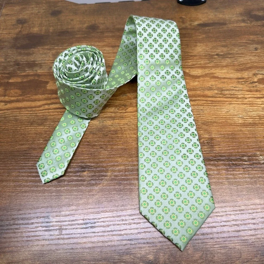 Brio Mens Necktie Green Geometric Medallion Pattern Polyester Classic‎ Width